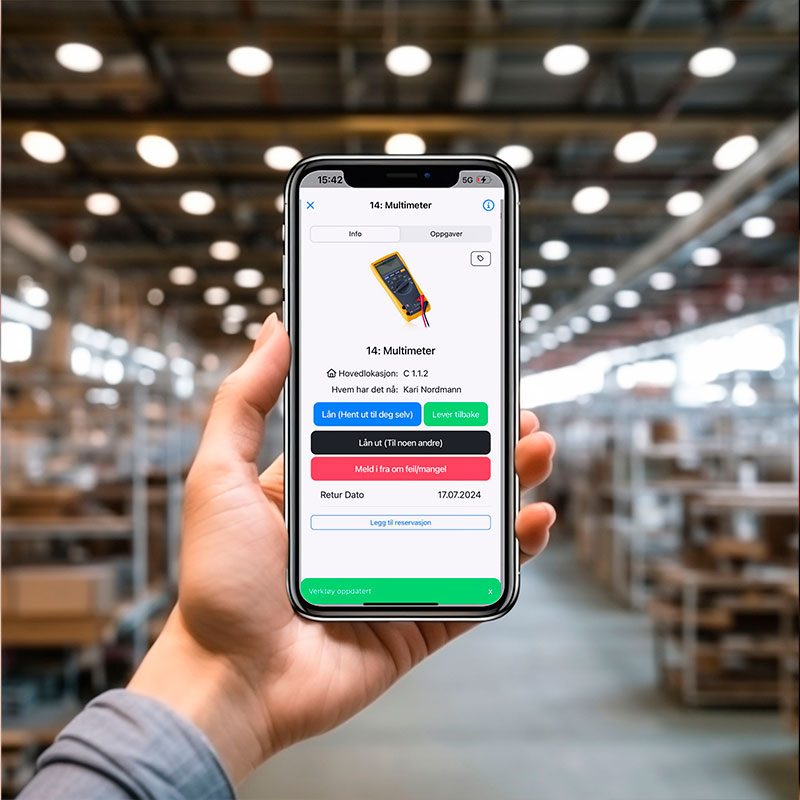 Team som arbeider i lageret